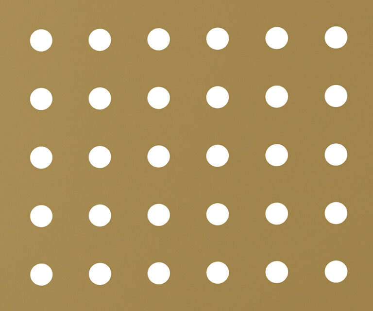 573